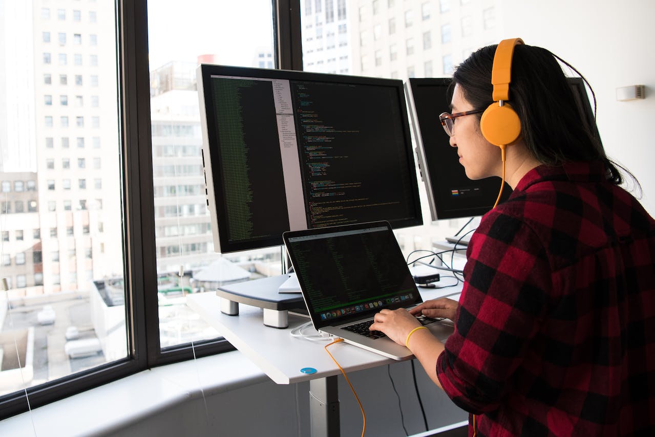 Photo by Christina Morillo: https://www.pexels.com/photo/woman-sitting-in-front-laptop-1181677/